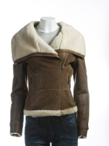 Women Oversized Fur Collar Jacket - Image 3